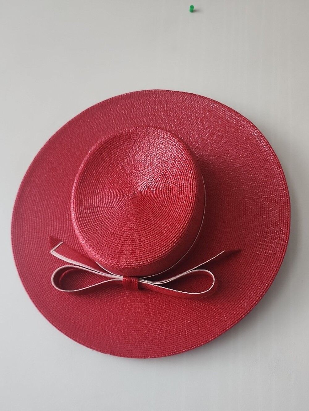 Elegant Red Wide-Brim Straw Hat with Bow - Picture 3 of 13